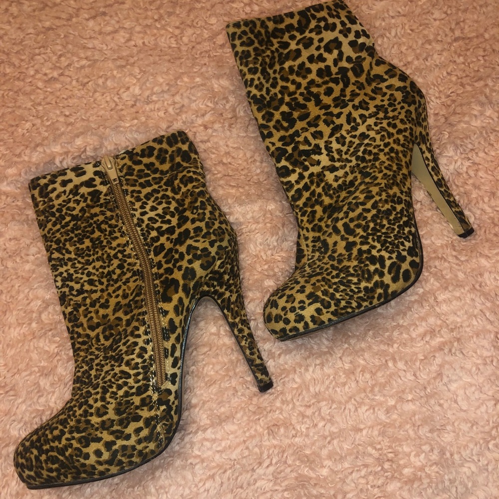 Body central Leopard booties